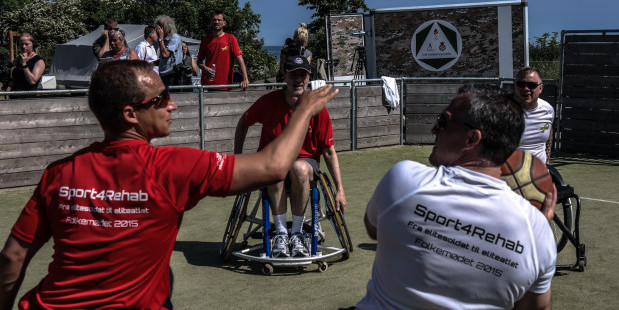 Skadede soldater med fysiske skader i kørestolsbasket på Folkemødet 2015